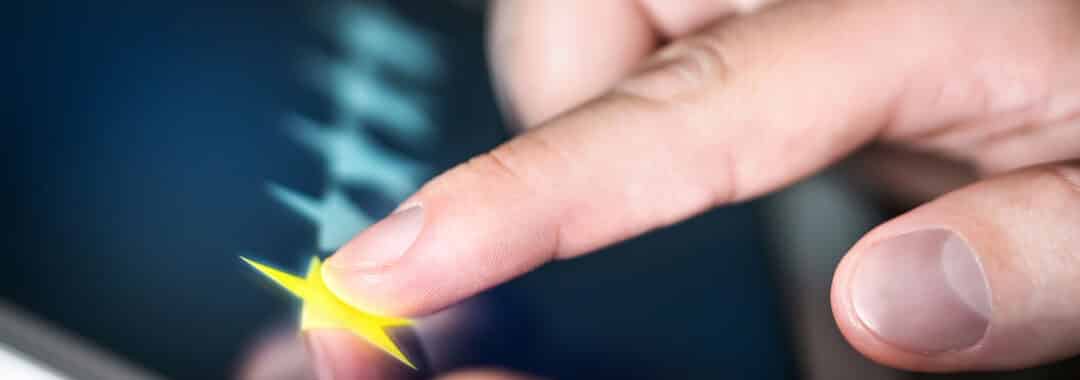 man giving one star on review